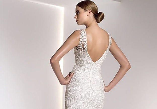 wedding-dress-for-a-civil-wedding-with-marked-neckline-on-the-back 