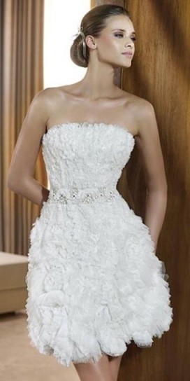 short-bride-suit-for-a-civil-wedding 