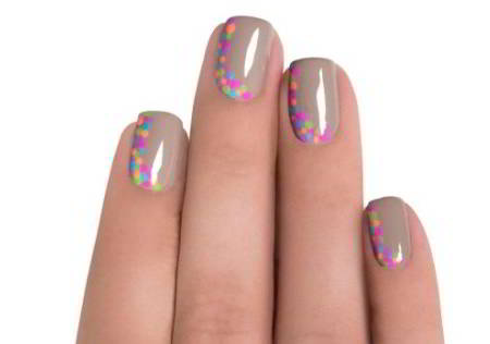 Nail designs with uniform points of different enamels