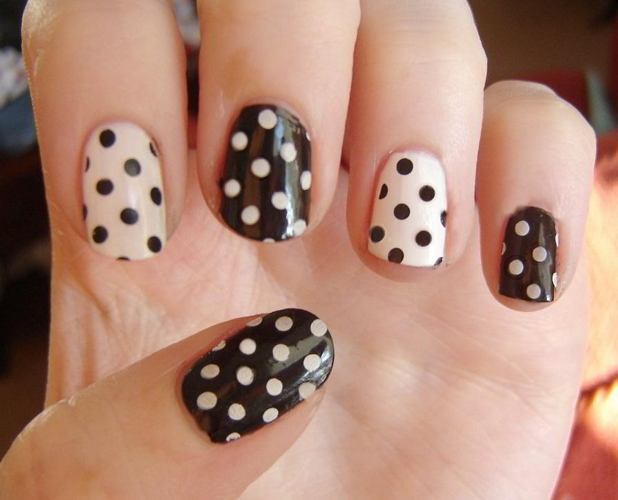 nails decorated with easy dots