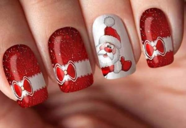 nail decorated for christmas with santa claus