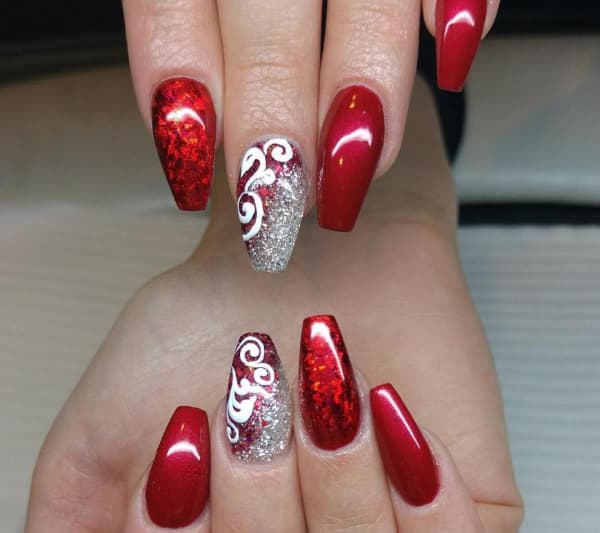 nails decorated stiletto with arabesque