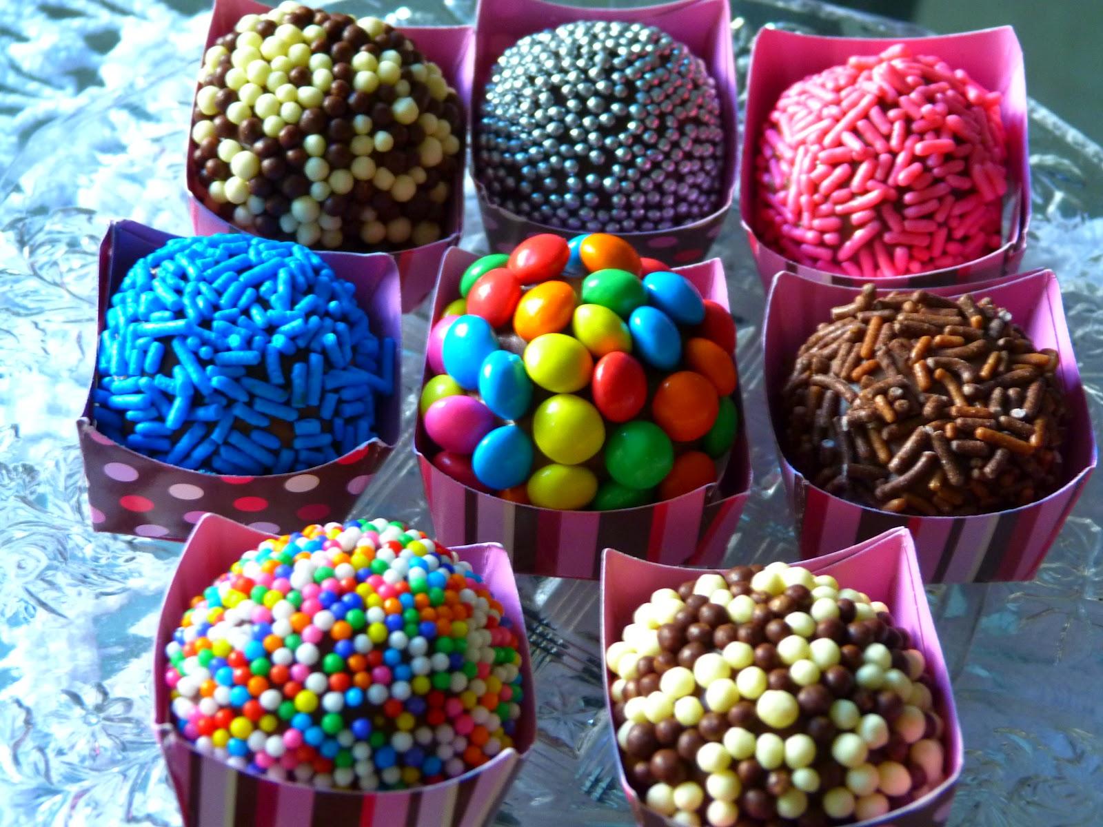 Brigadeiros coloridos