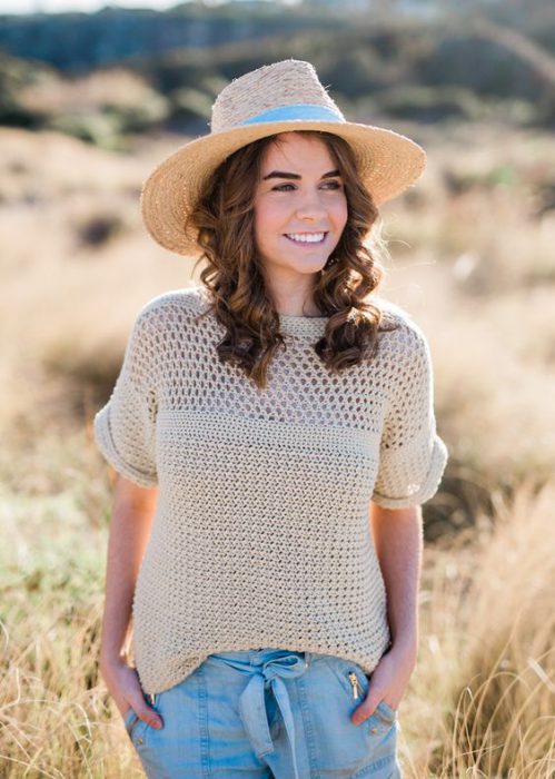 Crochet blouse with sleeves