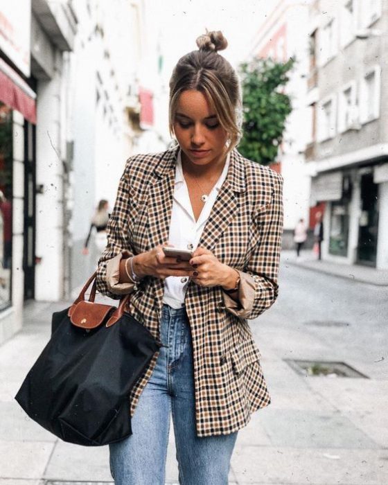 outfit for the office with jeans and plaid blazer