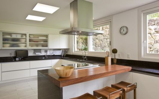 Kitchen with wooden counter in its center