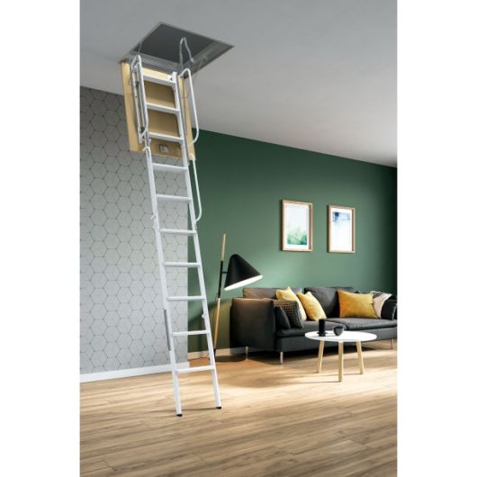 Ladder in white with side handles and possible to fold