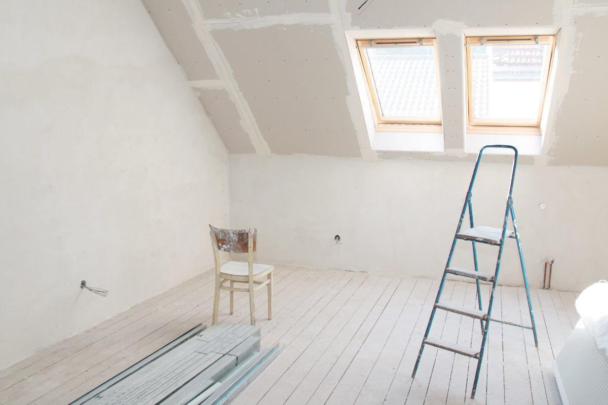 plaster placement on the loft walls