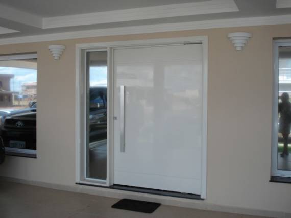 aluminum entrance with glass for the bedroom