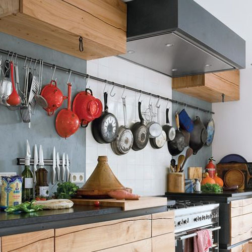 Decorating with kitchen utensils