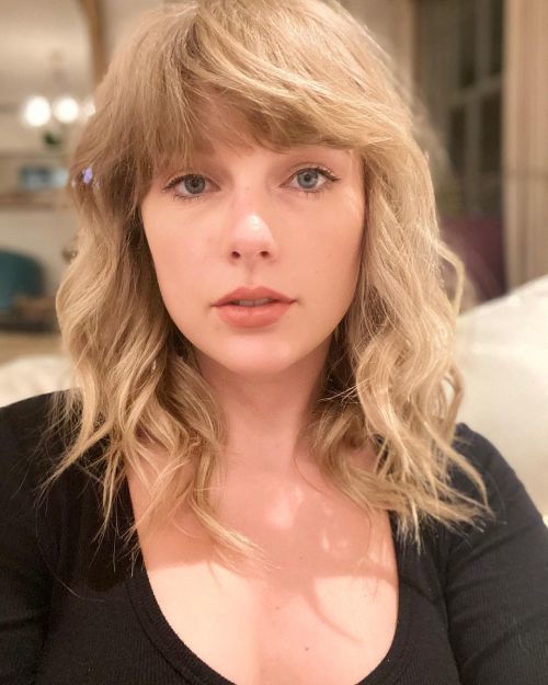 Medium Haircut with Scaled Bangs in Taylor Swift Fan