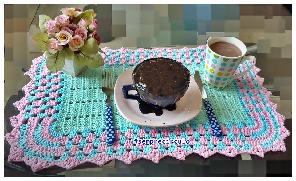 Placemat with crochet nozzles