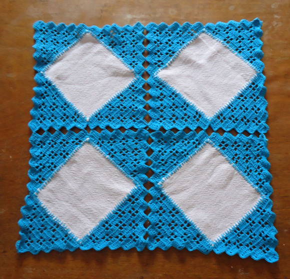 Crochet towel with white fabric