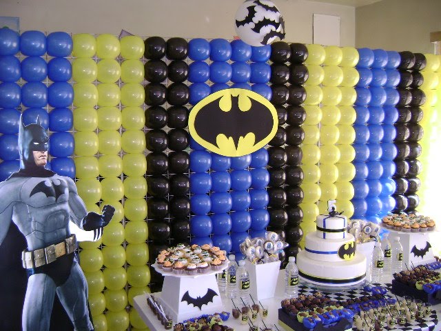 Decoration with batmann balloons