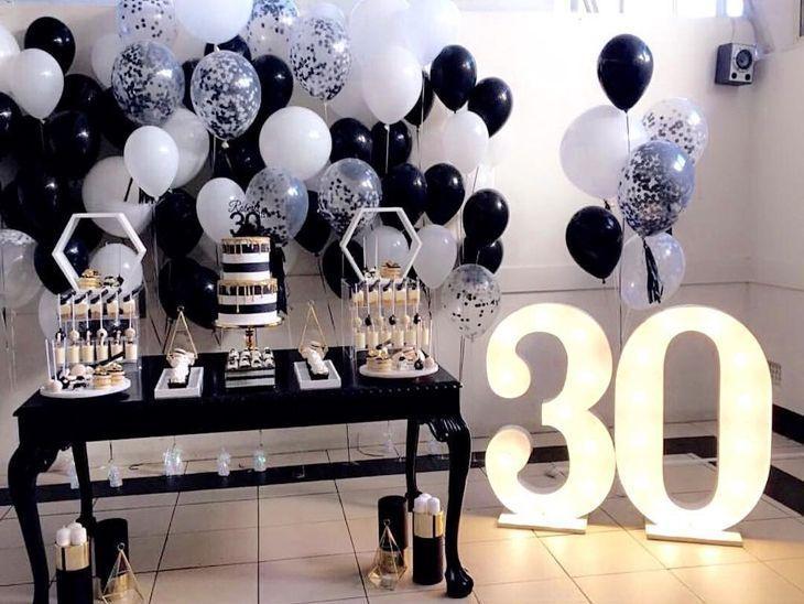 Decoration with white and black balloons