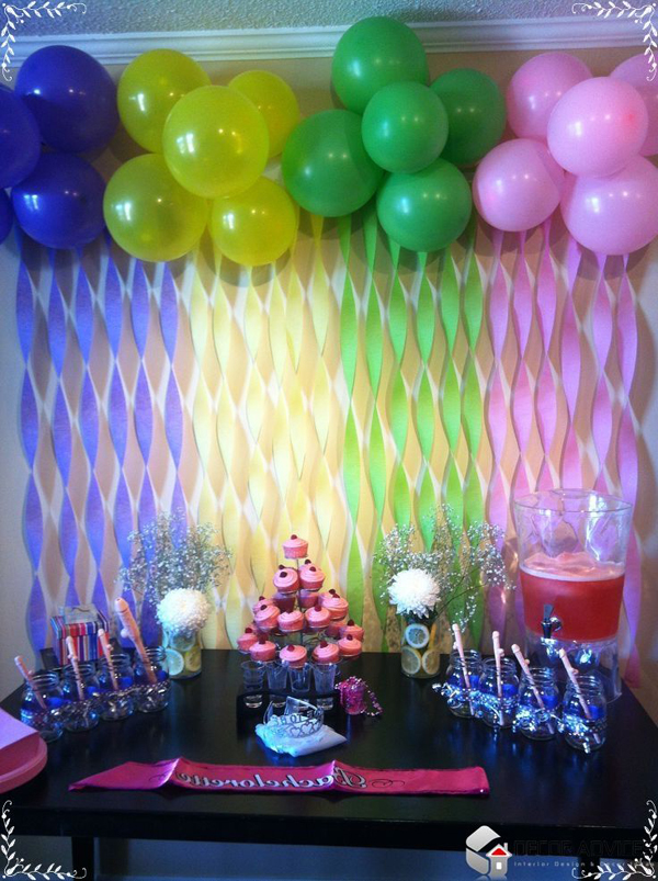 Decoration with balloons and crepomm