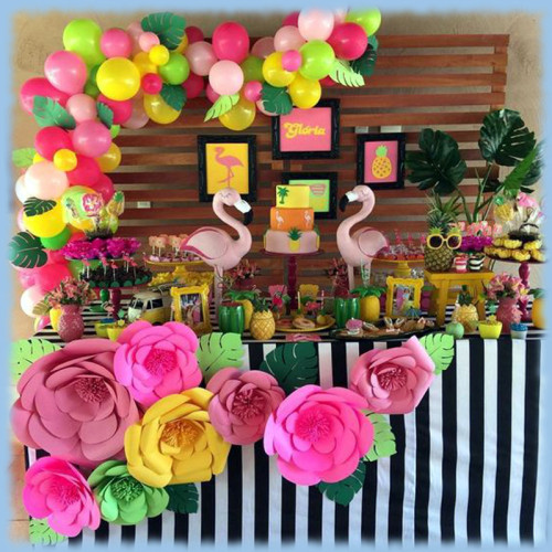 Decoration with balloons and paper flowers