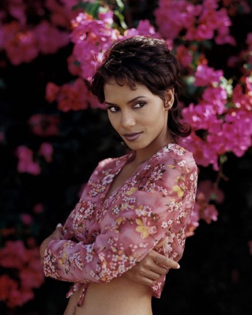 Halle Berry Short Curly Hair