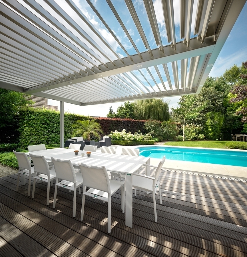 Bioclimatic pergola with pool