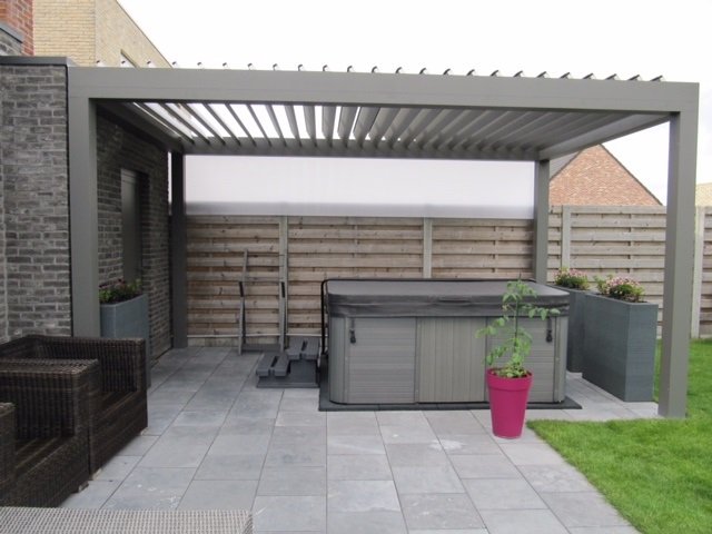 Bioclimatic pergola on the balcony