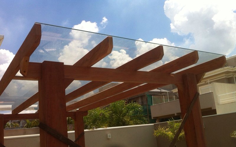 Pergola with transparent acrylic