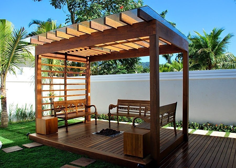 Pergola and isolated deck