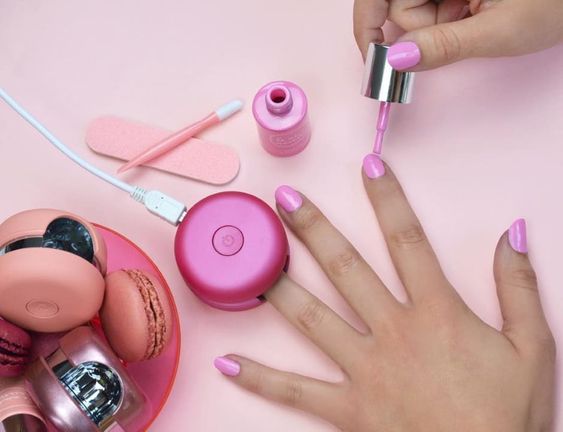 how to apply nail polish without smudging