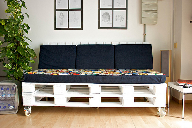 Wooden pallet sofa crafts