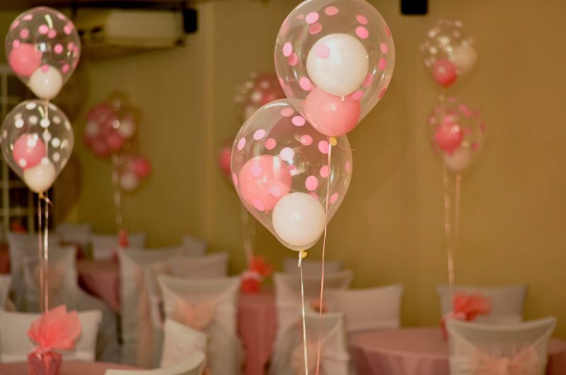 Table decoration with balloons