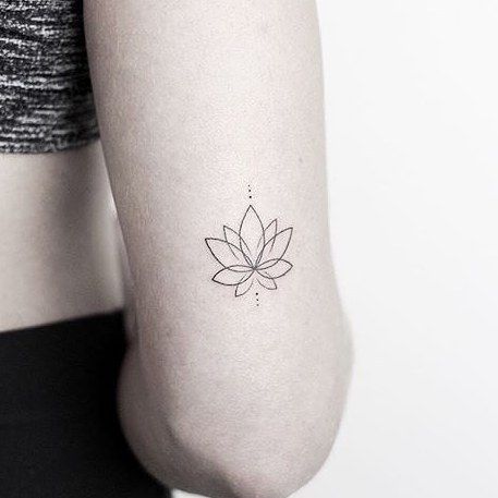 flower 10 - Minimalist tattoos