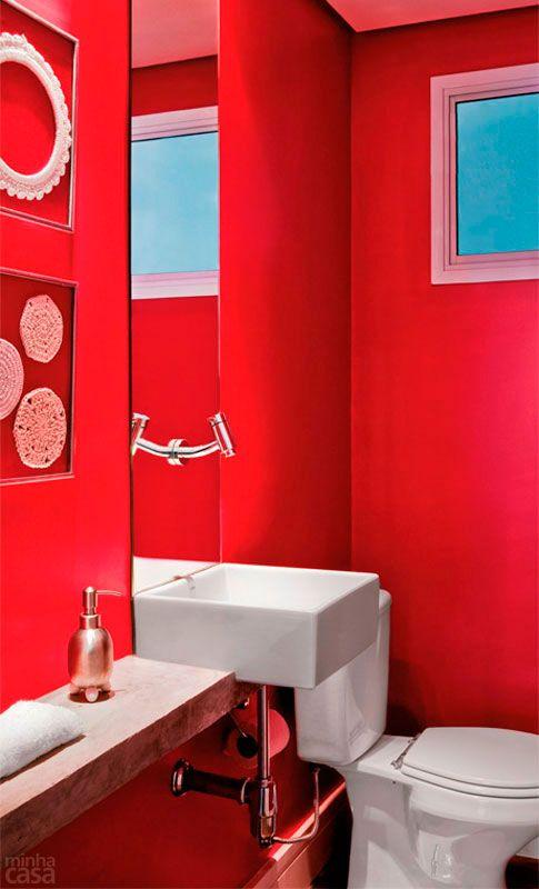 bathroom-completely-in-red