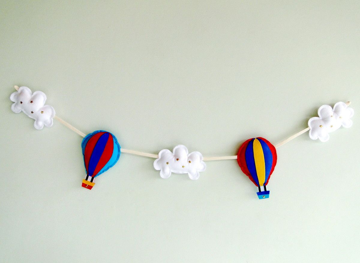 photo clothesline with balloons with clouds