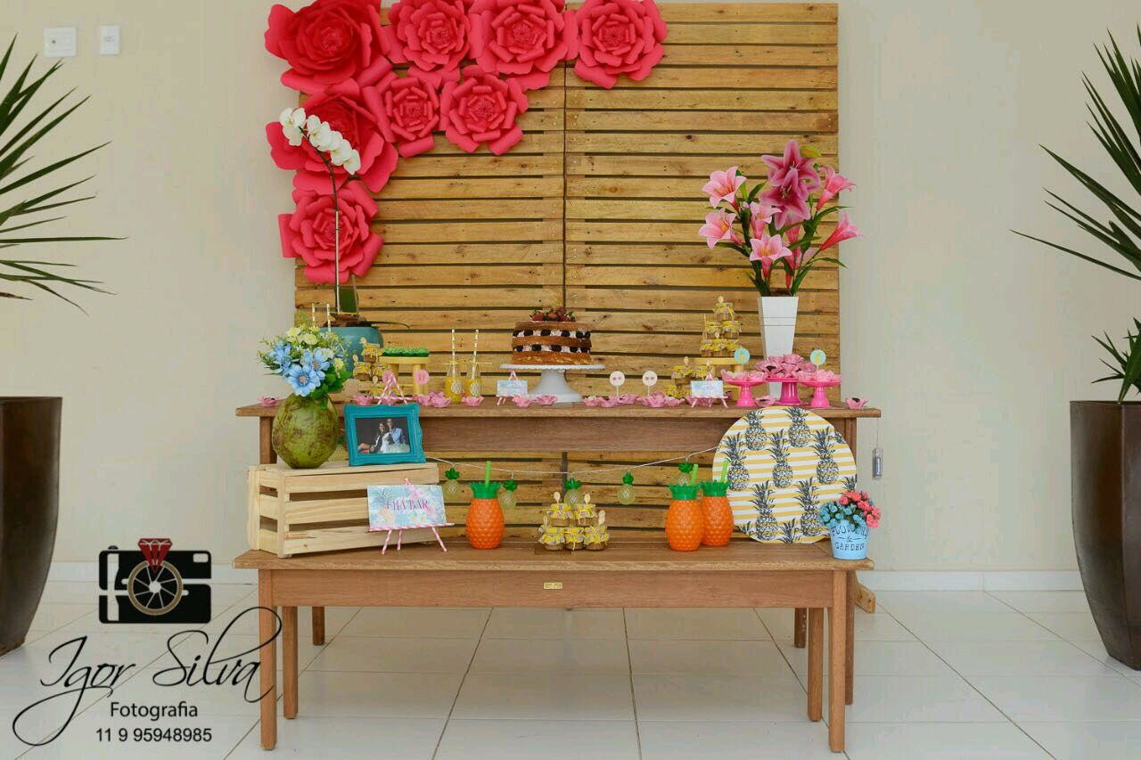 pallet panel with paper flowers red flowers