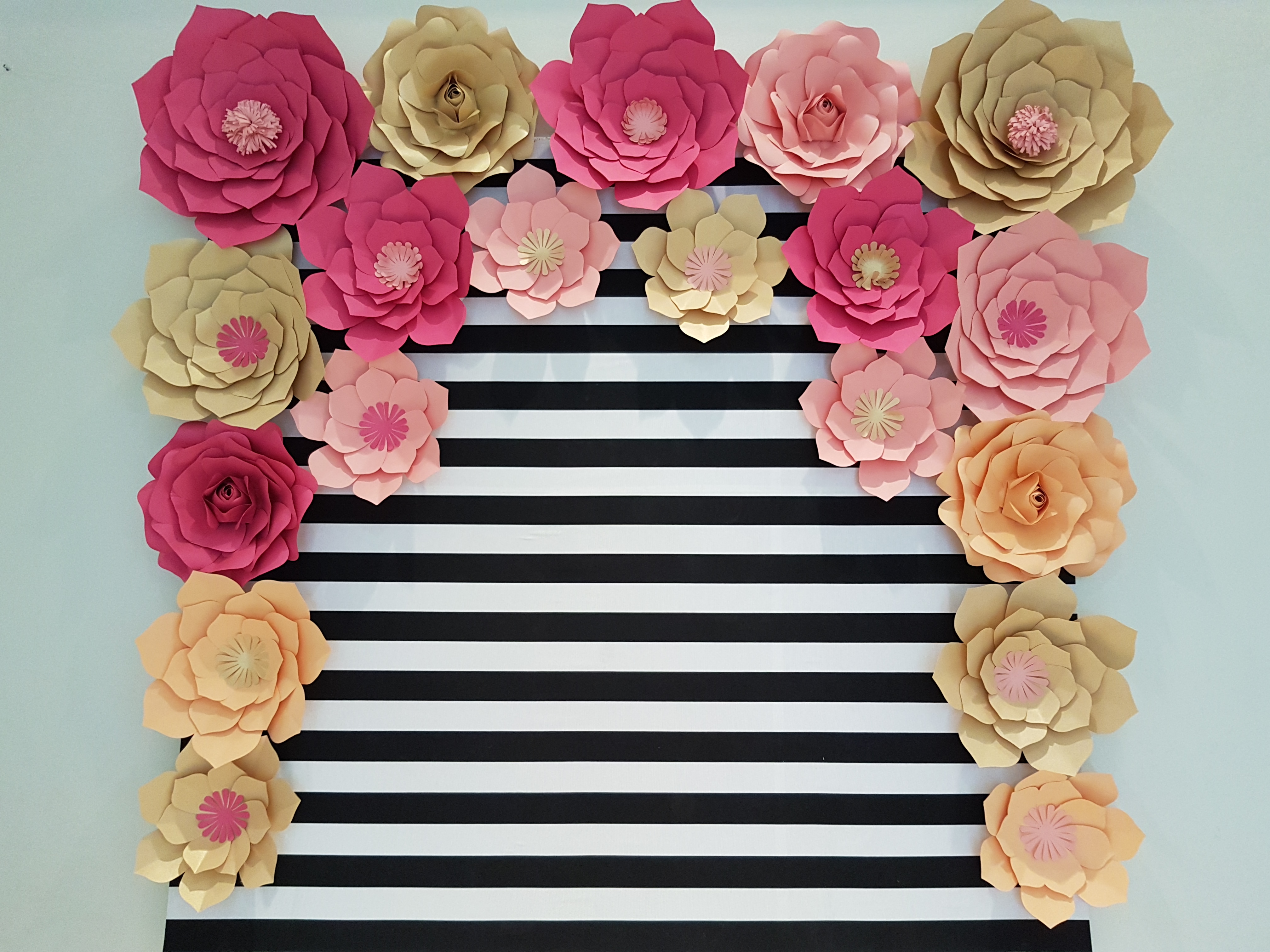 pallet panel with paper flowers