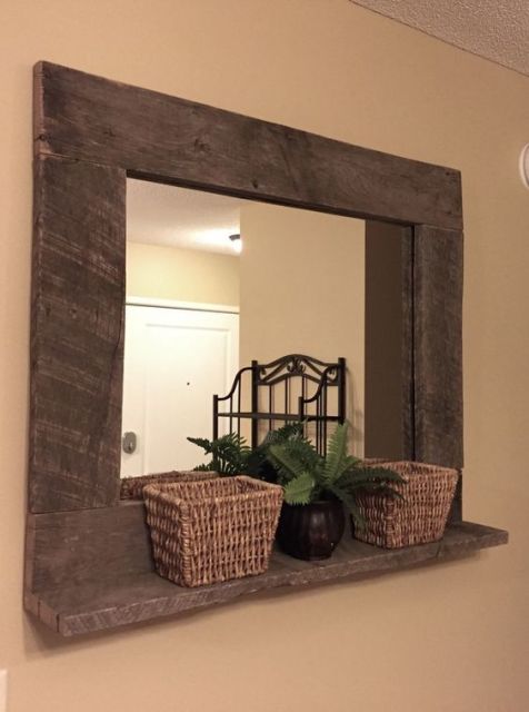 Pallet panel with mirror