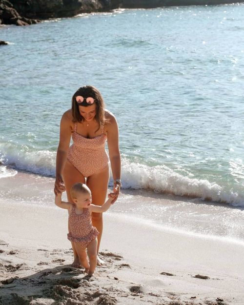 Twinning mother and daughter swimsuit