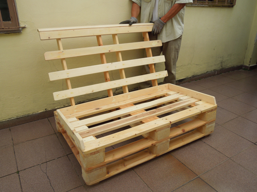 pallet sofa with slanted back