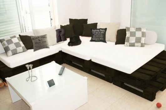 black and white pallet sofa