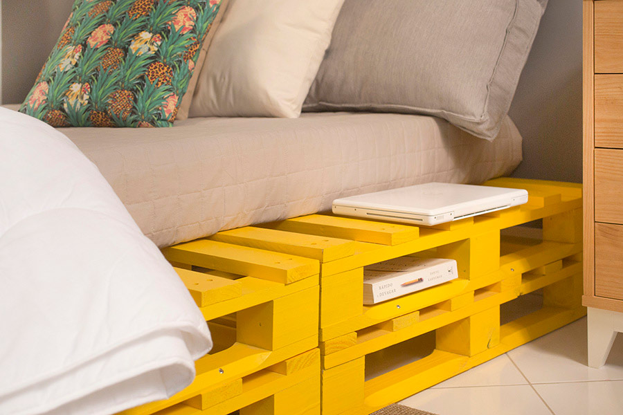 beautiful yellow pallet sofa