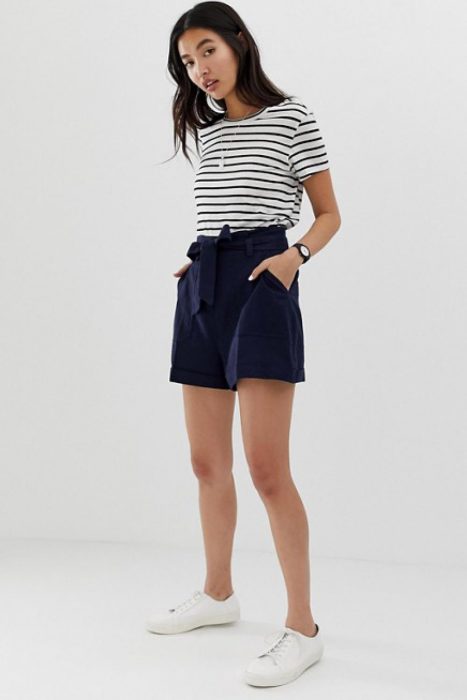 How to wear dark blue shorts - Woman Outfit - Trendy Queen : Leading ...