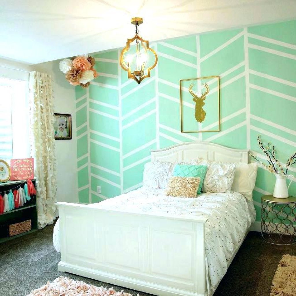 mint green room