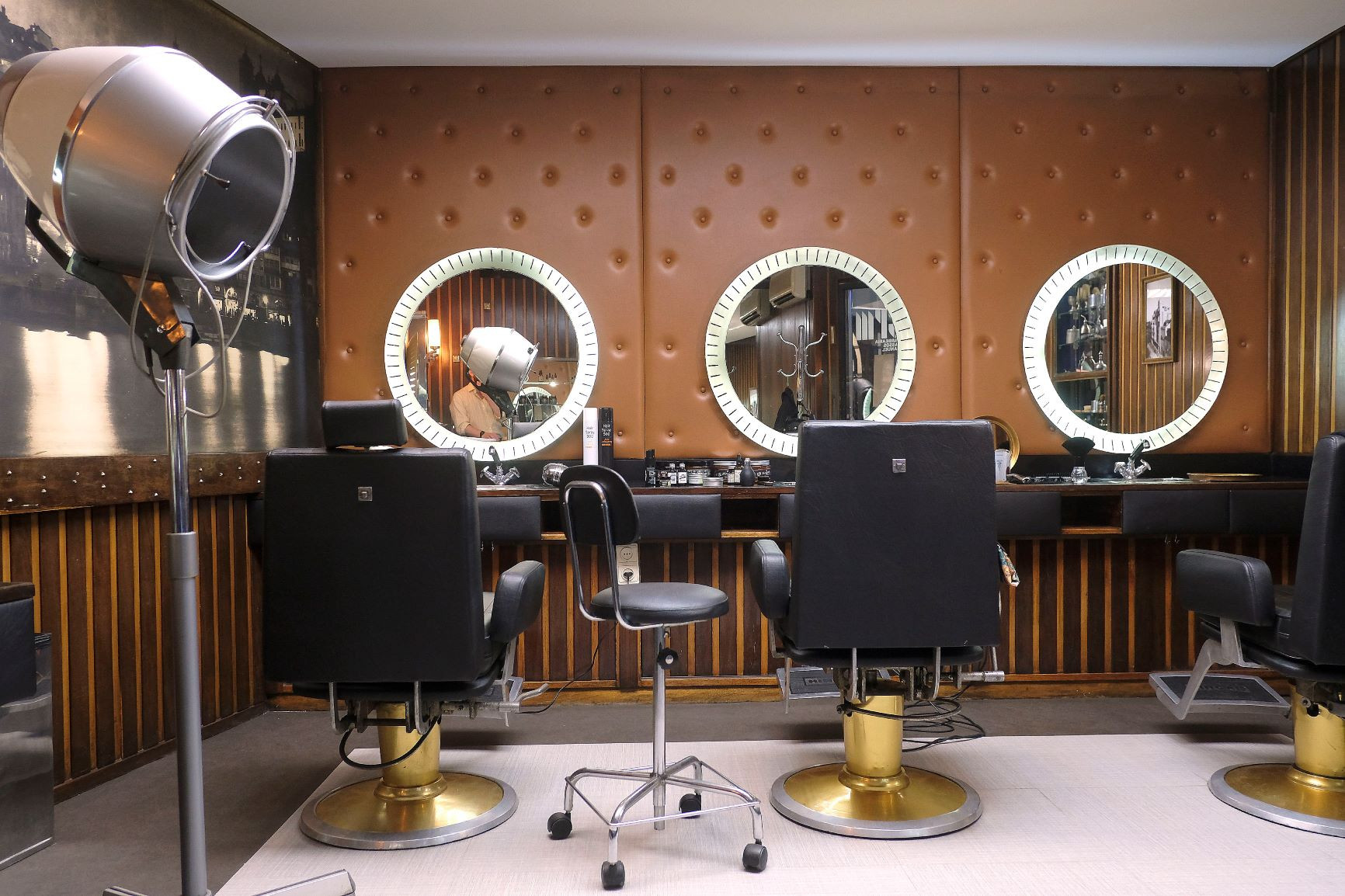 Simple Modern Barbershop