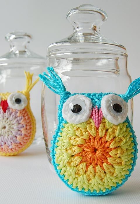 using crocheting with shapes to decorate vases