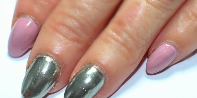 do-you-put-top-coat-over-chrome-nails