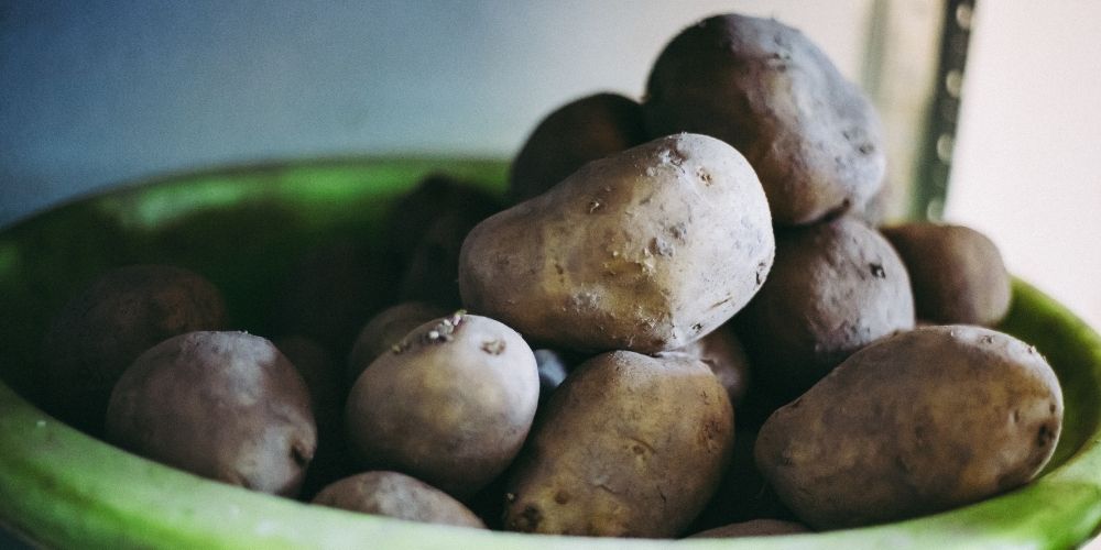 Does putting potatoes in your socks help with sickness?