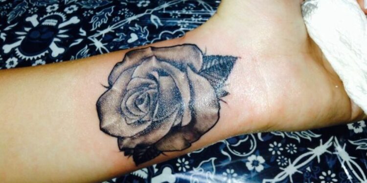 what-does-3-roses-symbolize