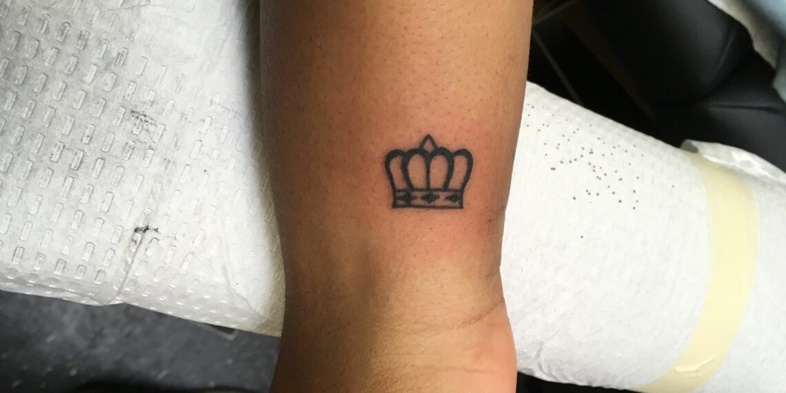 What does a 5 point crown tattoo mean?