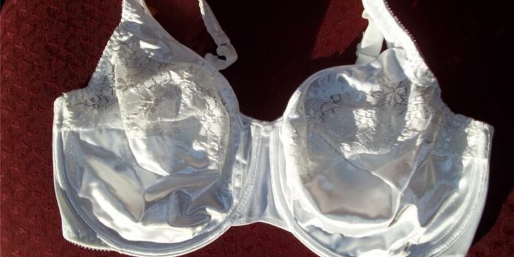 why-do-my-bras-get-discolored